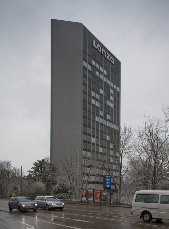 Lonza-Haus (Rudolf + Suter 1962) im Winter