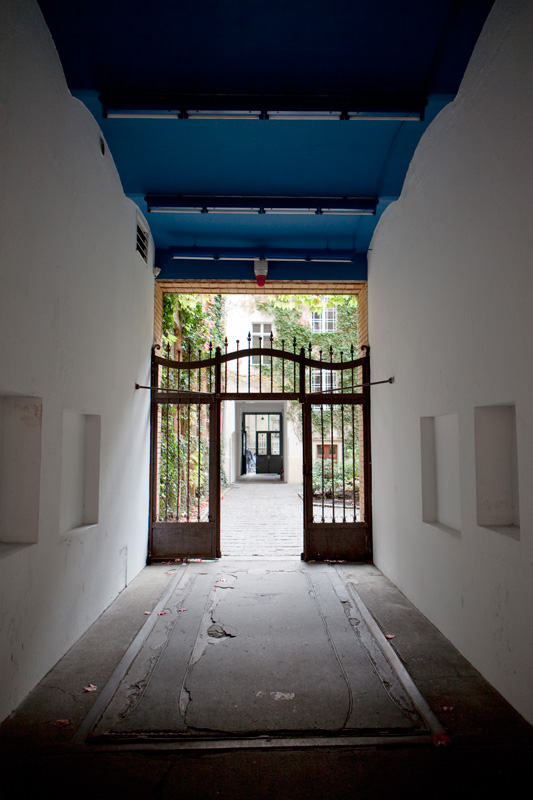 Ein Durchgang zu den Gips-Höfen (Sophienstr. / Gipsstr.)