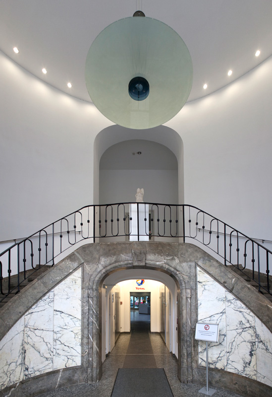 Treppe im Eingang des Mosse-Hauses