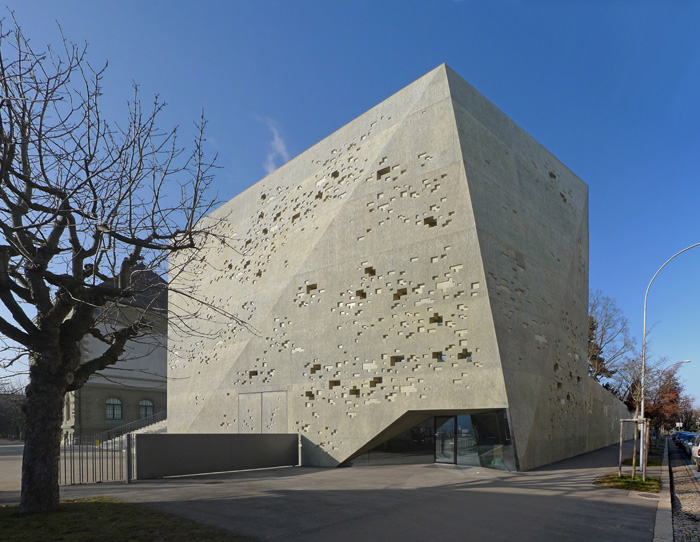 Eingang zum Stadtarchiv (Architekturbuero :mlzd, 2009)