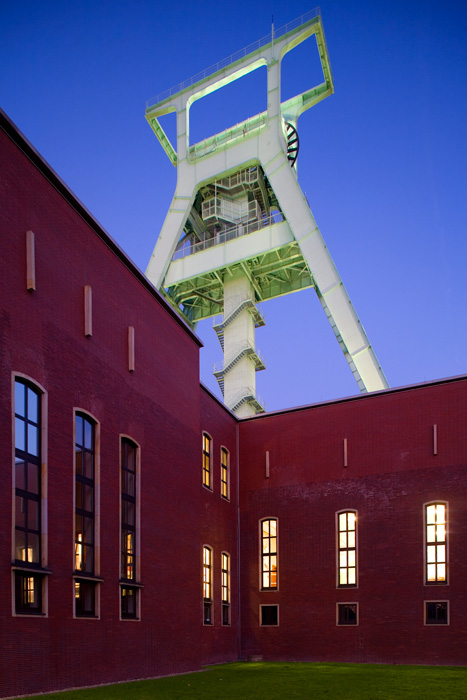 Hauptgebäude und Förderturm