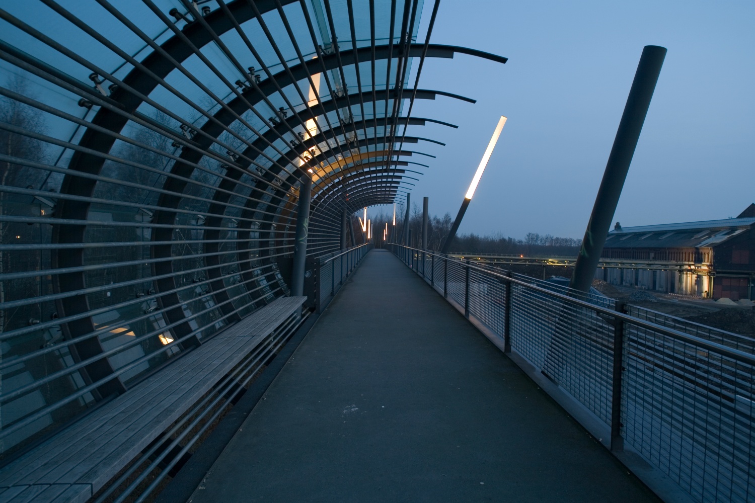 Bochum, Westpark: Fussgängerbrücke Ost / Stegbrücke (Pahl, Weber-Pahl + Dongess Steeltec 1999)