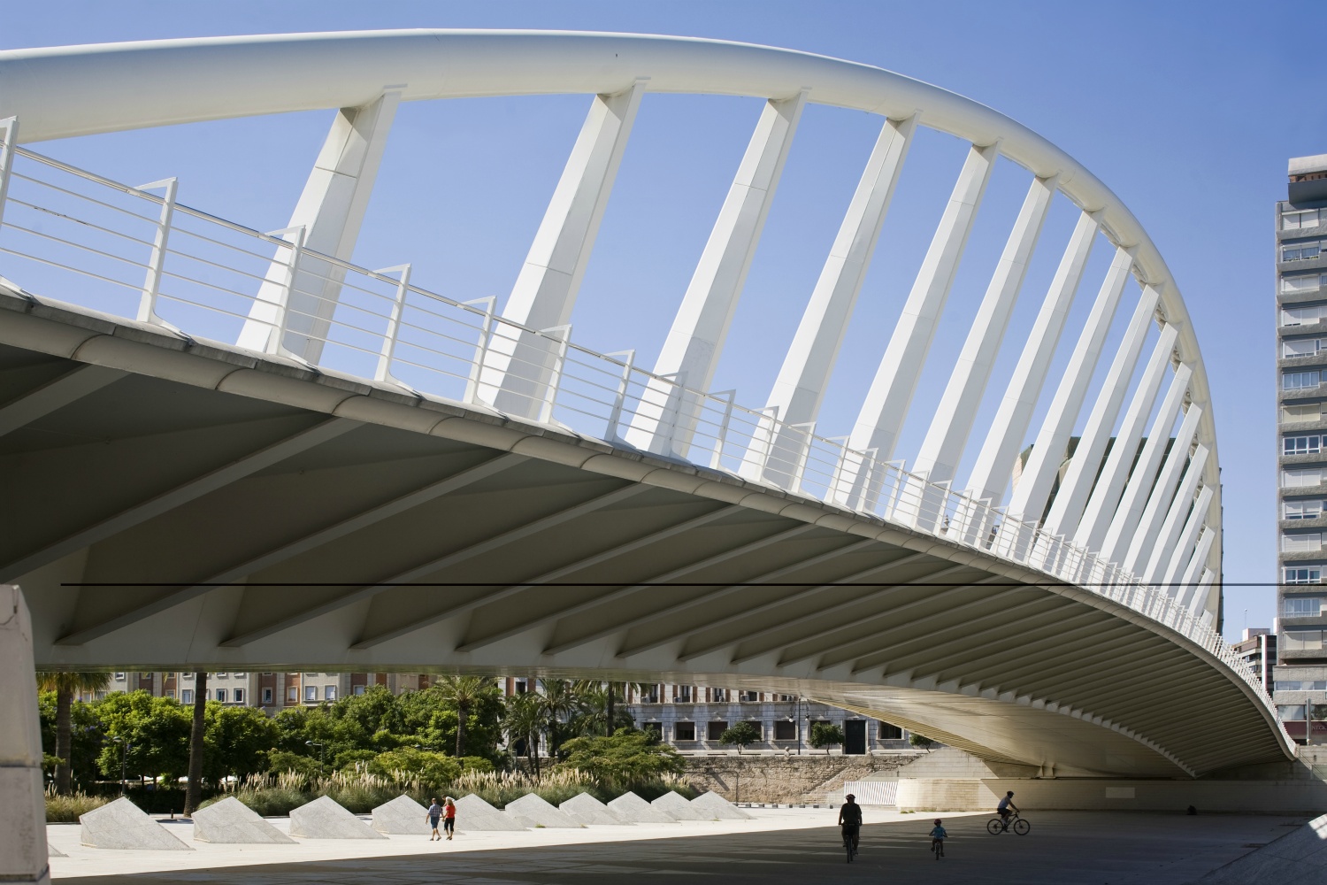 Valencia: Alameda-Brücke (Calatrava 2002) im Turia-Park