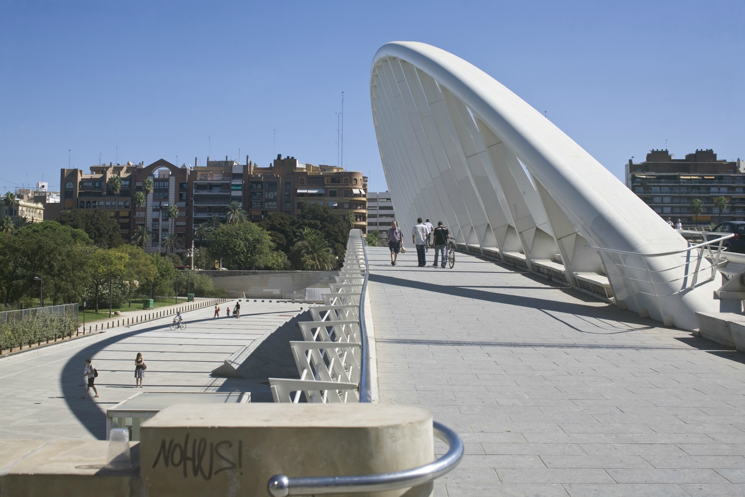 Valencia: Alameda-Brücke (Calatrava 2002) im Turia-Park