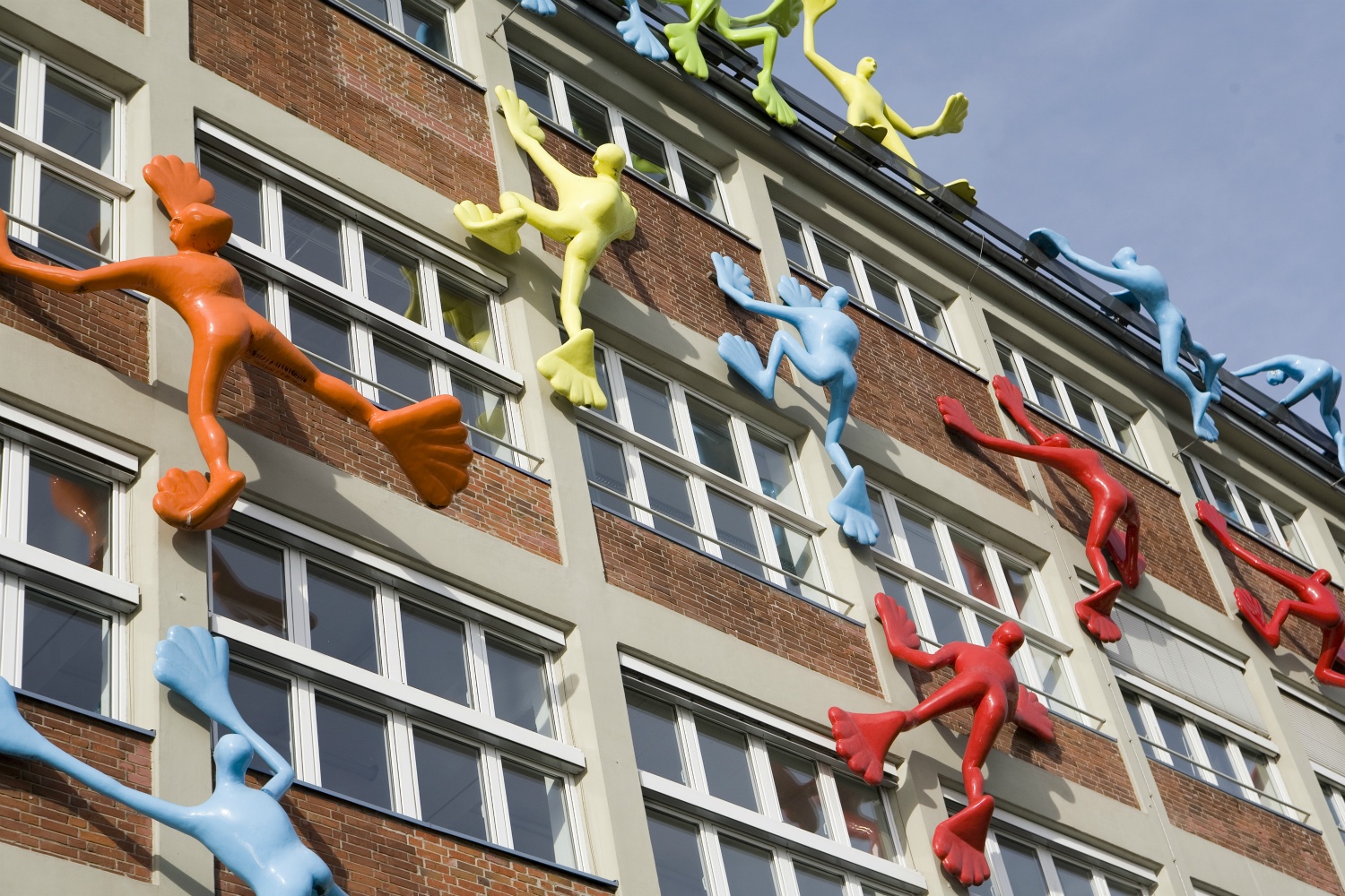Fassadenkletterer im Medienhafen am ehem. Roggendorf-Haus 2008