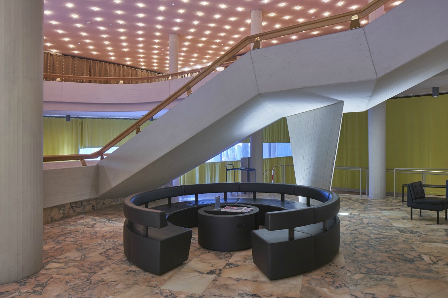 Schauspielhaus Foyer 2020 (Pfau 1969)