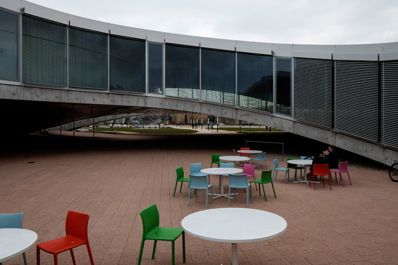 Ecole Polytechnique Federale: Rolex Learning Center (SANAA 2010)