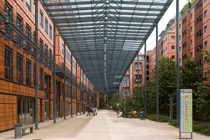 Lyon, Cité Internationale, Zwischen Wohnblocks (Renzo Piano 1996-2006)