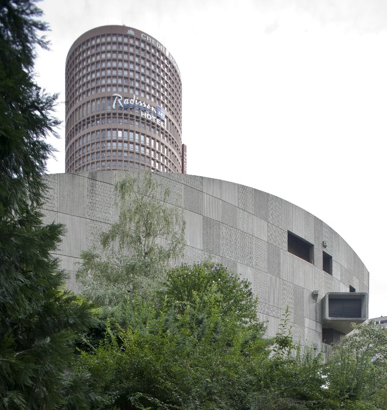 Konzerthalle 'Auditorium Maurice Ravel' (Delfante+Pottier 1975). Hintergrund: 'Crayon'