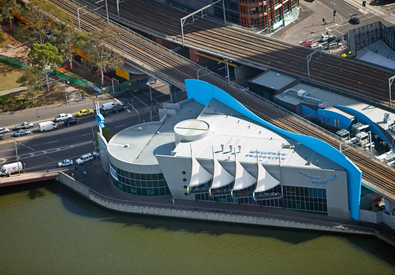 Blick vom Eureka-Tower auf Melbourne Aquarium (Peddle Thorp Architects 2000)