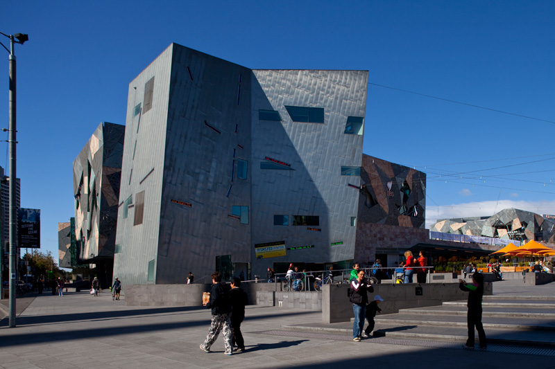 Federation Square, Mittelpunkt Melbournes seit 2002 (Lab arcitecture studio + Bates smart architects)