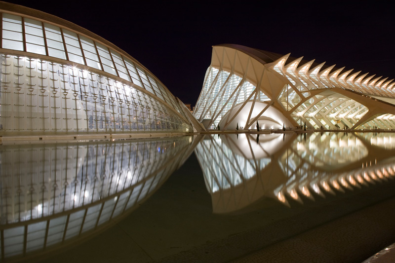 Hemisferic und Museum bei Nacht